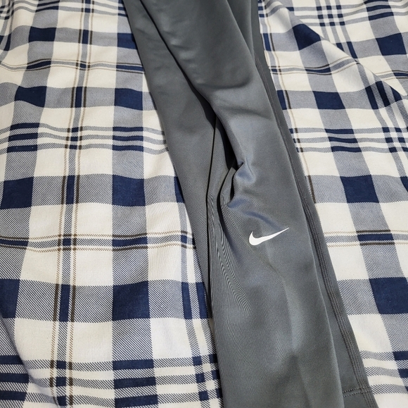 Nike Dri-Fit Capris leggings Size small (22) - Picture 3 of 3